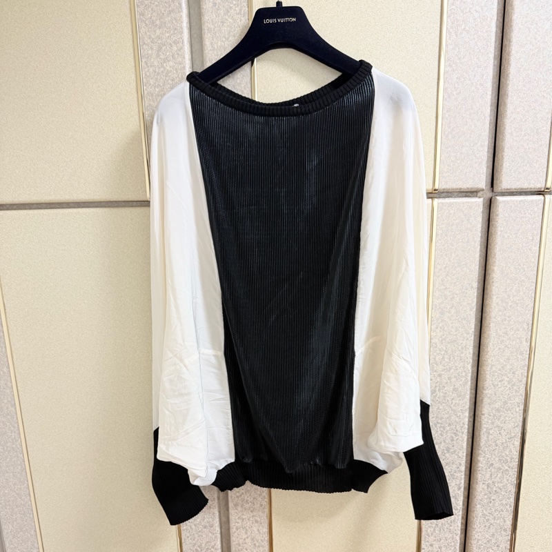 全新義大利精品Neera 20.52 拼接飛鼠袖上衣 M-L可穿 原價9600-0