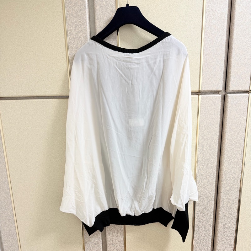 全新義大利精品Neera 20.52 拼接飛鼠袖上衣 M-L可穿 原價9600-1