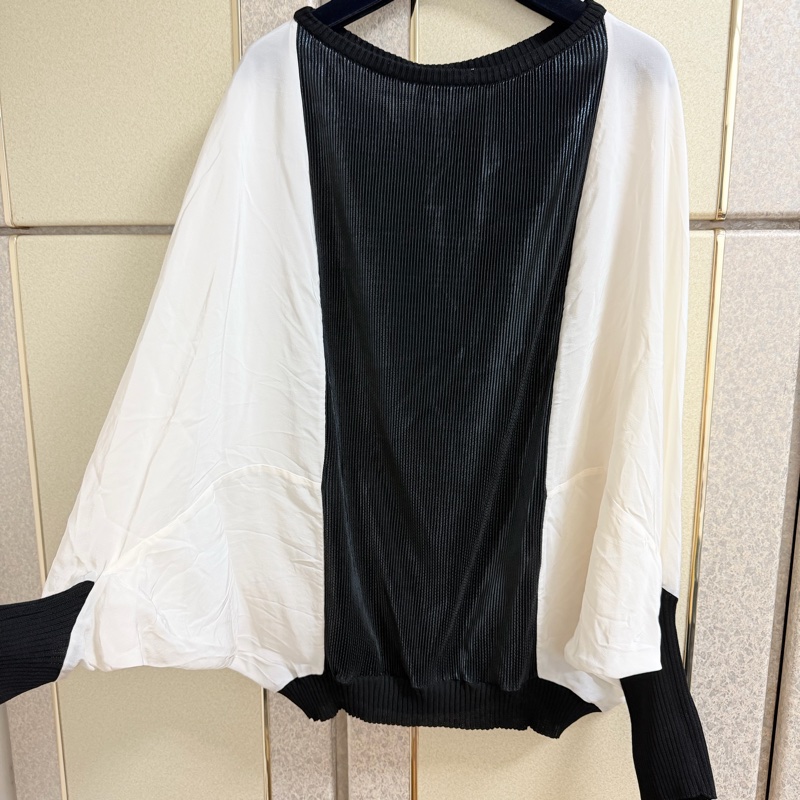 全新義大利精品Neera 20.52 拼接飛鼠袖上衣 M-L可穿 原價9600-3