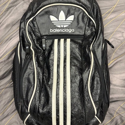 {年前清倉啦｝ 全球絕版 Balenciaga x Adidas 聯名後背包 Size: S
