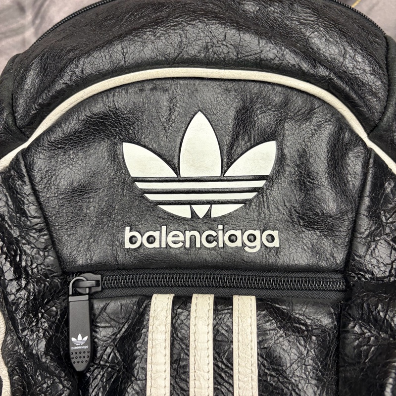 {年前清倉啦｝ 全球絕版 Balenciaga x Adidas 聯名後背包 Size: S-2
