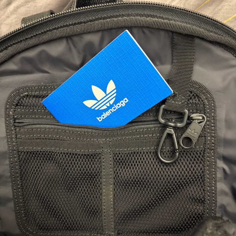{年前清倉啦｝ 全球絕版 Balenciaga x Adidas 聯名後背包 Size: S-4