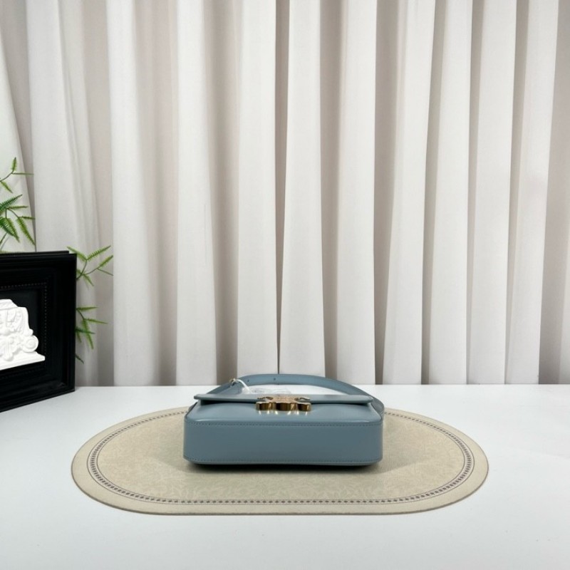 CELINE賽琳 凱旋門腋下包單肩包斜挎包 金扣款 經典凱旋門logo設計 亮面牛皮材質 上身效果非常好看 肩帶可調節 單肩斜挎都可以 經典百搭 四季都能背 容量合適 日常夠用-2