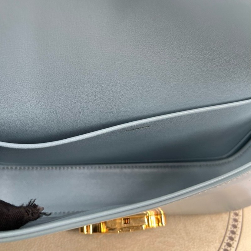 CELINE賽琳 凱旋門腋下包單肩包斜挎包 金扣款 經典凱旋門logo設計 亮面牛皮材質 上身效果非常好看 肩帶可調節 單肩斜挎都可以 經典百搭 四季都能背 容量合適 日常夠用-14