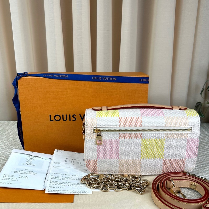 ZZZ LV路易威登彩色棋盤格單肩手提鏈條郵差包 超級美的包包 小巧精緻又可愛 精緻時髦 小清新的配色 粉嫩的棋盤格設計 滿滿的少女心-1