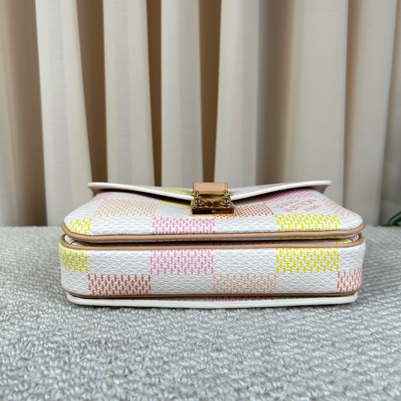 ZZZ LV路易威登彩色棋盤格單肩手提鏈條郵差包 超級美的包包 小巧精緻又可愛 精緻時髦 小清新的配色 粉嫩的棋盤格設計 滿滿的少女心-7