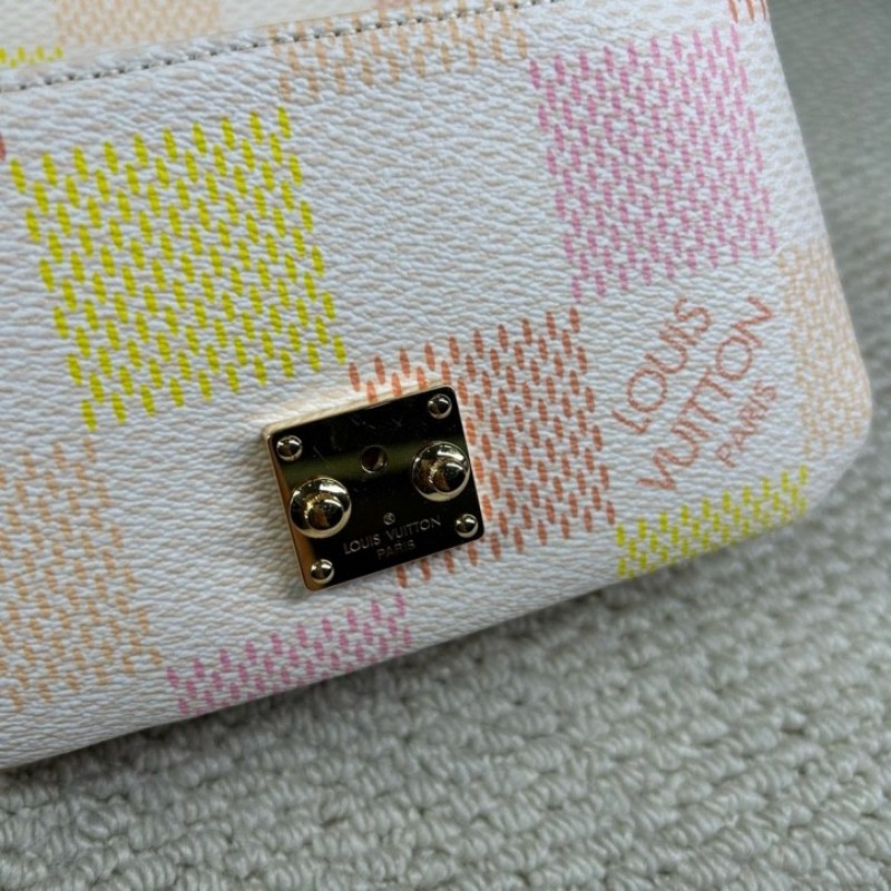 ZZZ LV路易威登彩色棋盤格單肩手提鏈條郵差包 超級美的包包 小巧精緻又可愛 精緻時髦 小清新的配色 粉嫩的棋盤格設計 滿滿的少女心-10