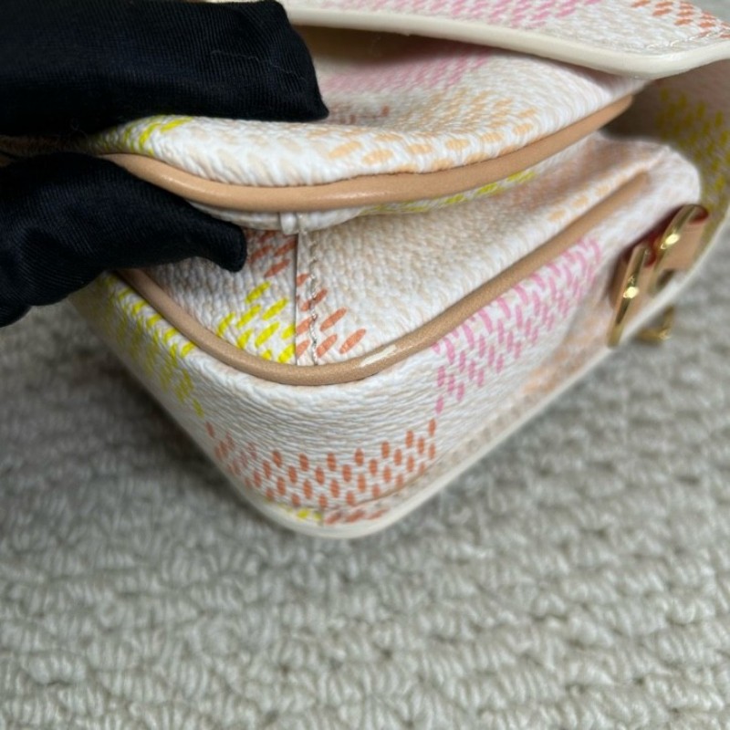 ZZZ LV路易威登彩色棋盤格單肩手提鏈條郵差包 超級美的包包 小巧精緻又可愛 精緻時髦 小清新的配色 粉嫩的棋盤格設計 滿滿的少女心-13