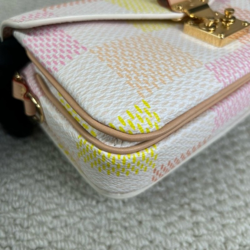 ZZZ LV路易威登彩色棋盤格單肩手提鏈條郵差包 超級美的包包 小巧精緻又可愛 精緻時髦 小清新的配色 粉嫩的棋盤格設計 滿滿的少女心-14