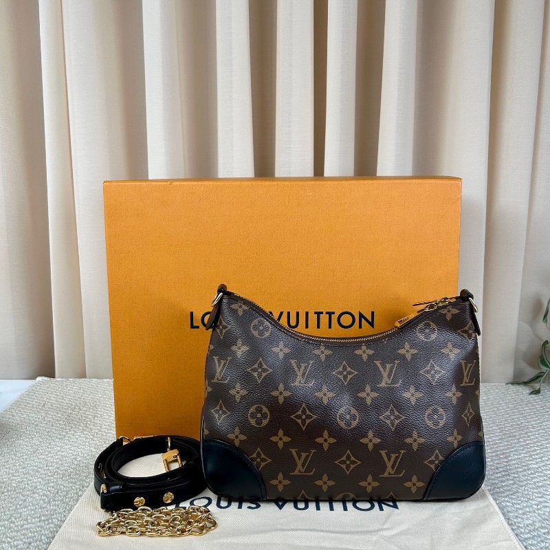 ZZZ LV路易威登黑牛角 芯片款 經典老花 拼接黑色皮革 復古又時髦 配有兩根肩帶 背法多多 四季都能輕鬆搭配-1