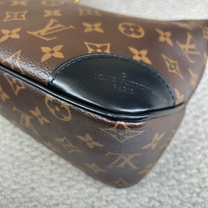 ZZZ LV路易威登黑牛角 芯片款 經典老花 拼接黑色皮革 復古又時髦 配有兩根肩帶 背法多多 四季都能輕鬆搭配-8