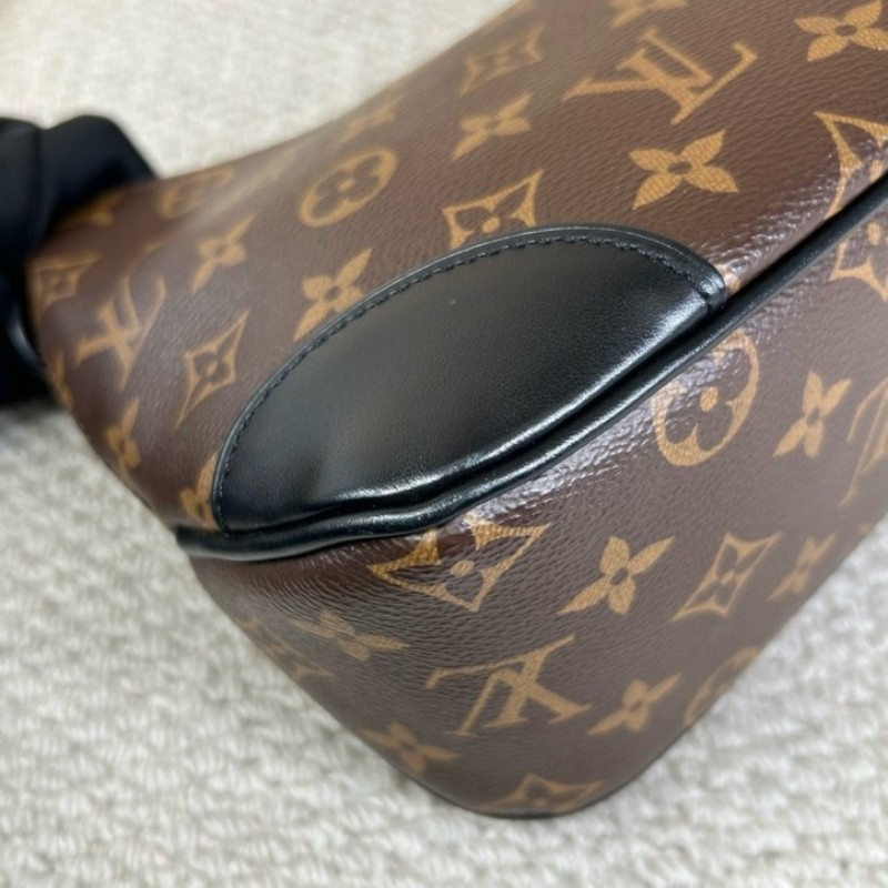 ZZZ LV路易威登黑牛角 芯片款 經典老花 拼接黑色皮革 復古又時髦 配有兩根肩帶 背法多多 四季都能輕鬆搭配-9