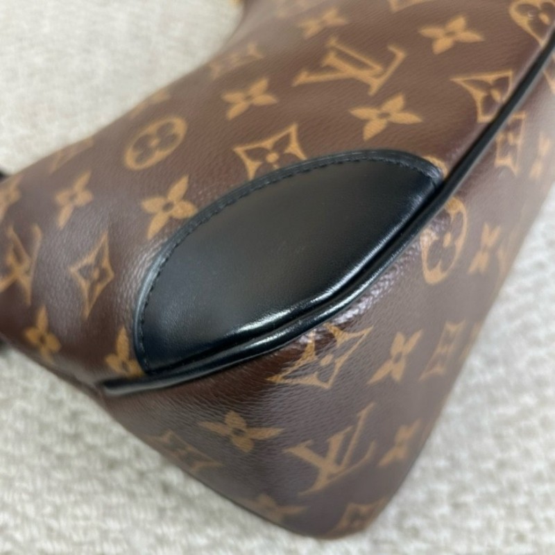 ZZZ LV路易威登黑牛角 芯片款 經典老花 拼接黑色皮革 復古又時髦 配有兩根肩帶 背法多多 四季都能輕鬆搭配-11