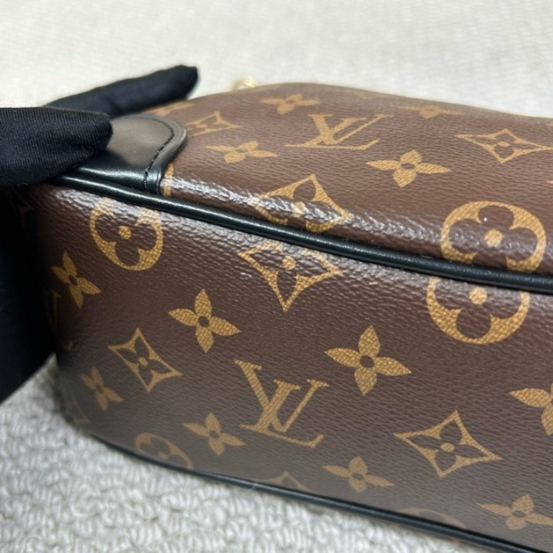 ZZZ LV路易威登黑牛角 芯片款 經典老花 拼接黑色皮革 復古又時髦 配有兩根肩帶 背法多多 四季都能輕鬆搭配-12