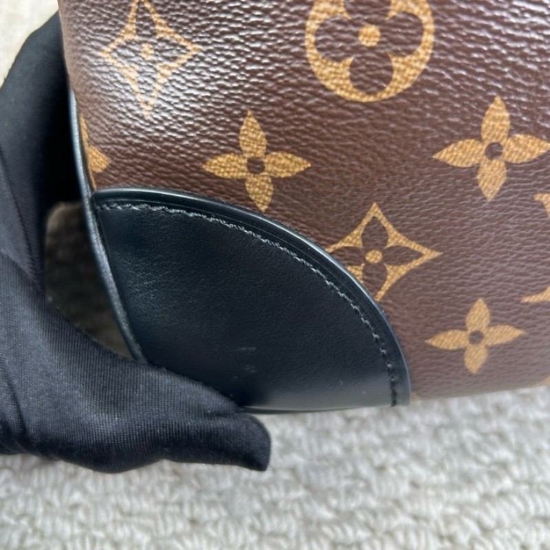 ZZZ LV路易威登黑牛角 芯片款 經典老花 拼接黑色皮革 復古又時髦 配有兩根肩帶 背法多多 四季都能輕鬆搭配-13