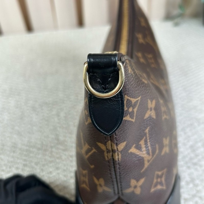 ZZZ LV路易威登黑牛角 芯片款 經典老花 拼接黑色皮革 復古又時髦 配有兩根肩帶 背法多多 四季都能輕鬆搭配-21