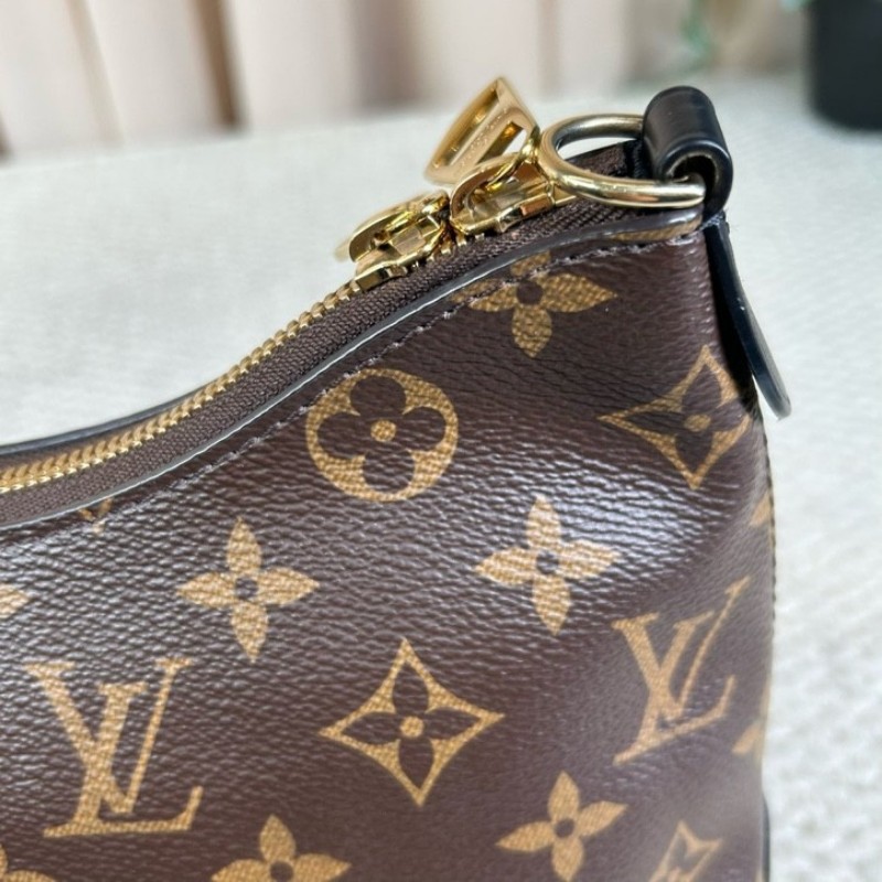 ZZZ LV路易威登黑牛角 芯片款 經典老花 拼接黑色皮革 復古又時髦 配有兩根肩帶 背法多多 四季都能輕鬆搭配-22