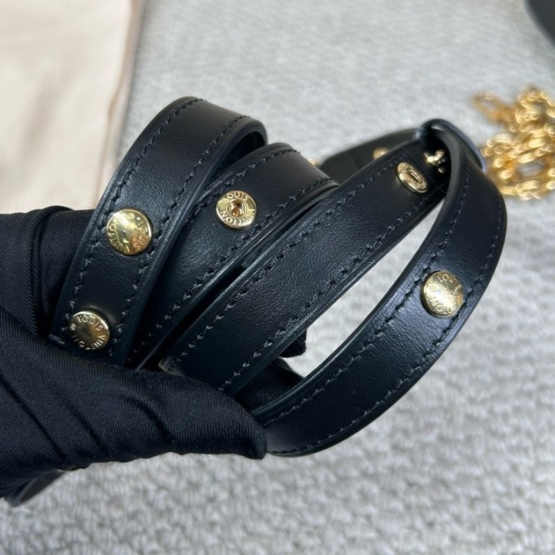 ZZZ LV路易威登黑牛角 芯片款 經典老花 拼接黑色皮革 復古又時髦 配有兩根肩帶 背法多多 四季都能輕鬆搭配-24