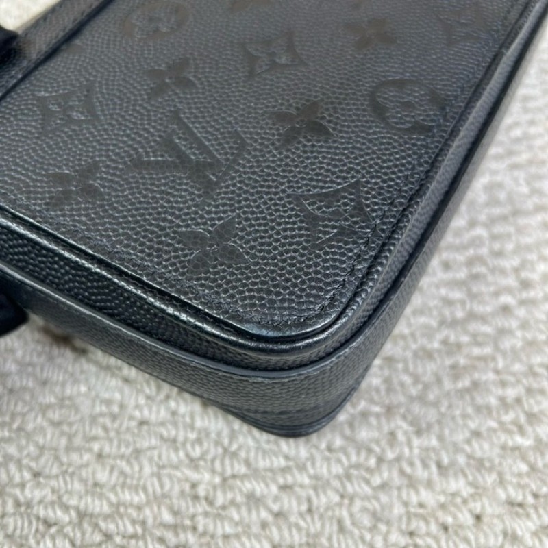 ZZZ 路易威登 LV x NBA 聯名款印花貼飾翻蓋開合牛皮斜挎單肩包 內部空間大 日常通勤、出街都很實用-8