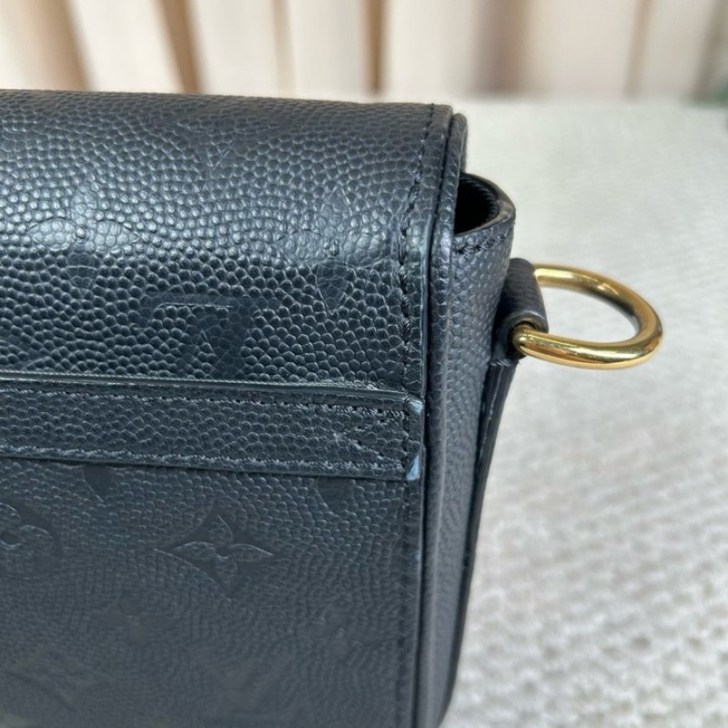 ZZZ 路易威登 LV x NBA 聯名款印花貼飾翻蓋開合牛皮斜挎單肩包 內部空間大 日常通勤、出街都很實用-12