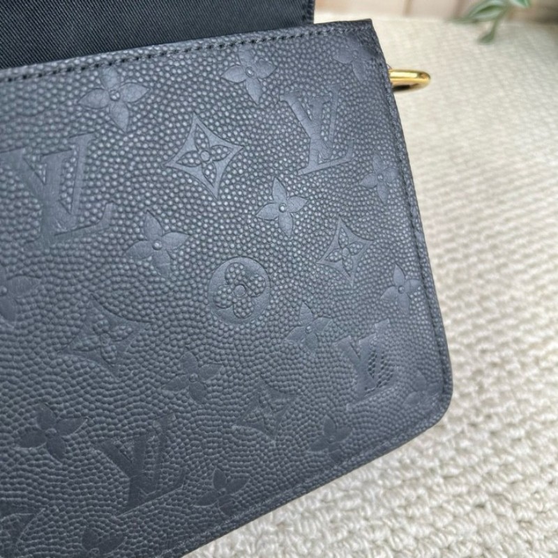 ZZZ 路易威登 LV x NBA 聯名款印花貼飾翻蓋開合牛皮斜挎單肩包 內部空間大 日常通勤、出街都很實用-13