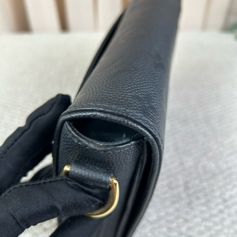 ZZZ 路易威登 LV x NBA 聯名款印花貼飾翻蓋開合牛皮斜挎單肩包 內部空間大 日常通勤、出街都很實用-22