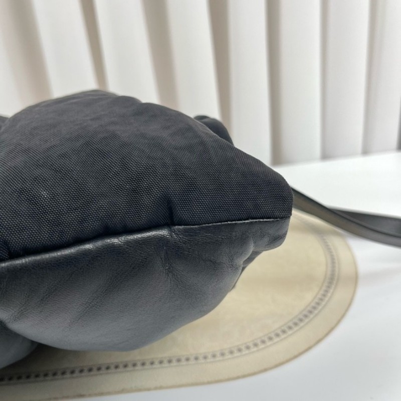 zzz Loewe羅意威 Vertical Puffy雙面泡芙米其林琴譜 單肩tote包 雙面可用 一面全皮膨脹機車一面休閒降落傘 超輕便 無性別主義-12