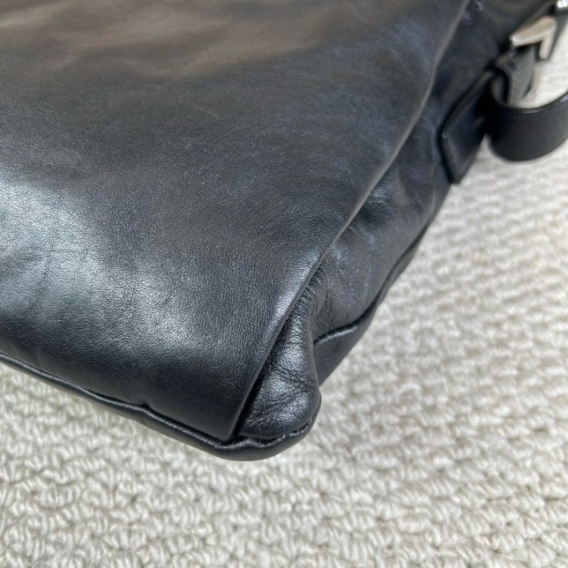 Prada普拉達黑色牛皮男士單肩斜挎包 容量大 日常通勤 低調百搭 商務休閒都合適-8