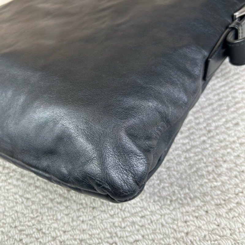 Prada普拉達黑色牛皮男士單肩斜挎包 容量大 日常通勤 低調百搭 商務休閒都合適-10