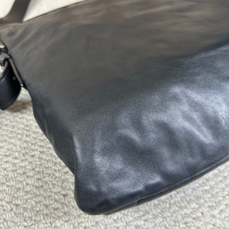 Prada普拉達黑色牛皮男士單肩斜挎包 容量大 日常通勤 低調百搭 商務休閒都合適-12