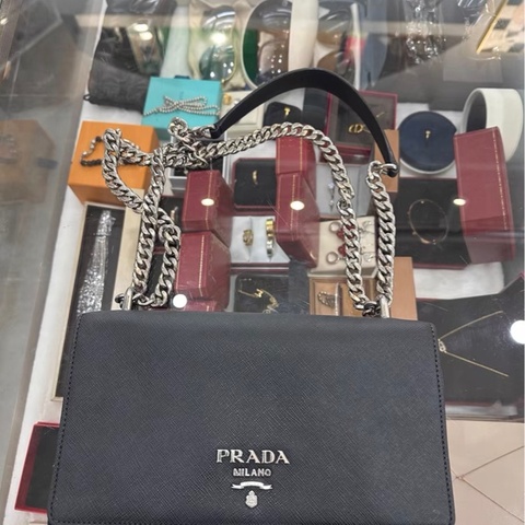 Prada 黑色牛皮尼龍雙拼鏈條斜挎包