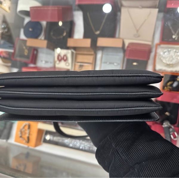 Prada 黑色牛皮尼龍雙拼鏈條斜挎包-14