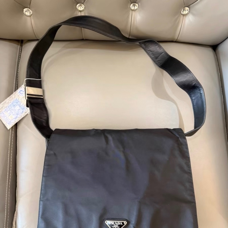 prada郵差斜挎包-10