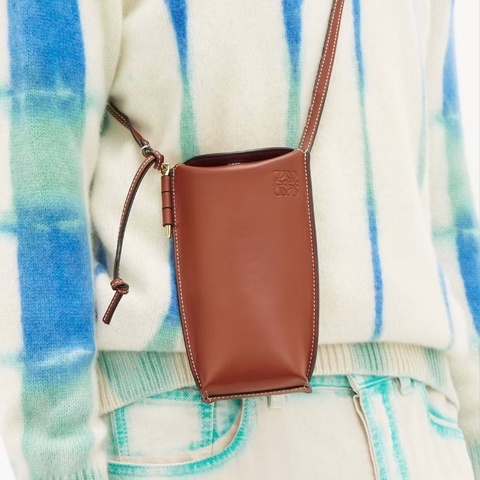 Loewe 焦糖色GatePocket手機包 7*17*4  98新配件塵袋