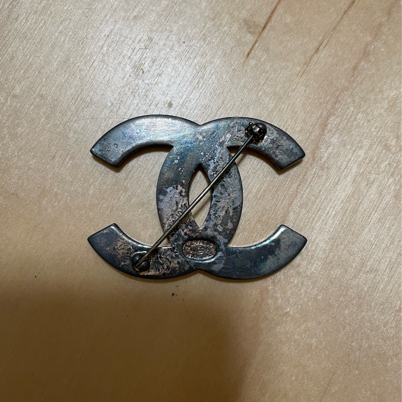 Chanel vintage復古作舊字母胸針-6