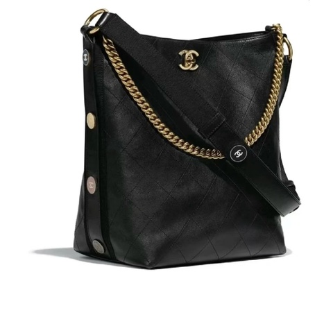 Chanel香奈‮ 兒‬黑金嬉‮士皮‬徽章‮桶水‬包