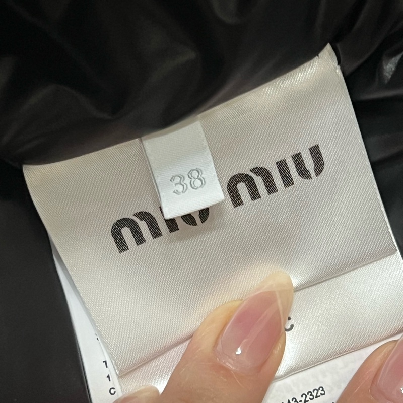 Miumiu繫帶尼龍羽絨外套-7