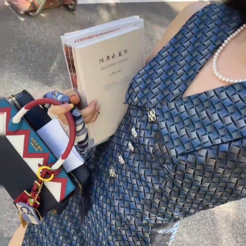 Prada聖誕拼色限定手提斜背包30*21*16 98新配件鑰匙保卡塵袋-0