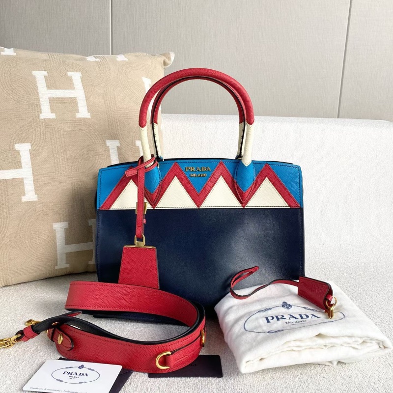 Prada聖誕拼色限定手提斜背包30*21*16 98新配件鑰匙保卡塵袋-1