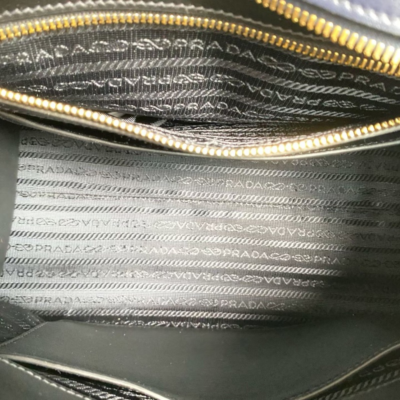 Prada聖誕拼色限定手提斜背包30*21*16 98新配件鑰匙保卡塵袋-2