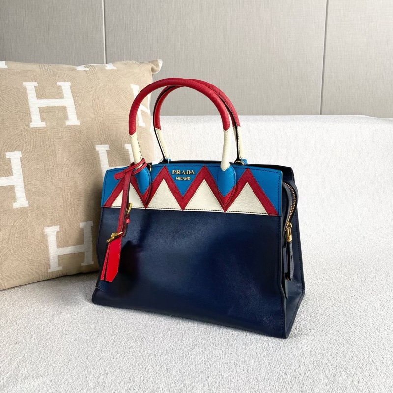 Prada聖誕拼色限定手提斜背包30*21*16 98新配件鑰匙保卡塵袋-5