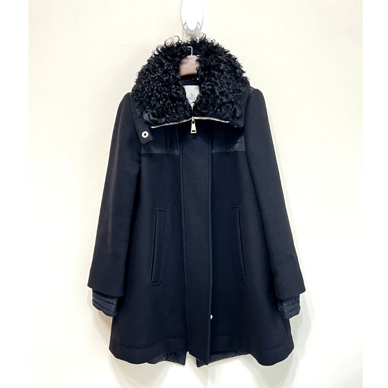 MONCLER 黑色毛領A字羽絨長版大衣 2/M-6