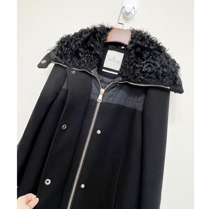 MONCLER 黑色毛領A字羽絨長版大衣 2/M-9