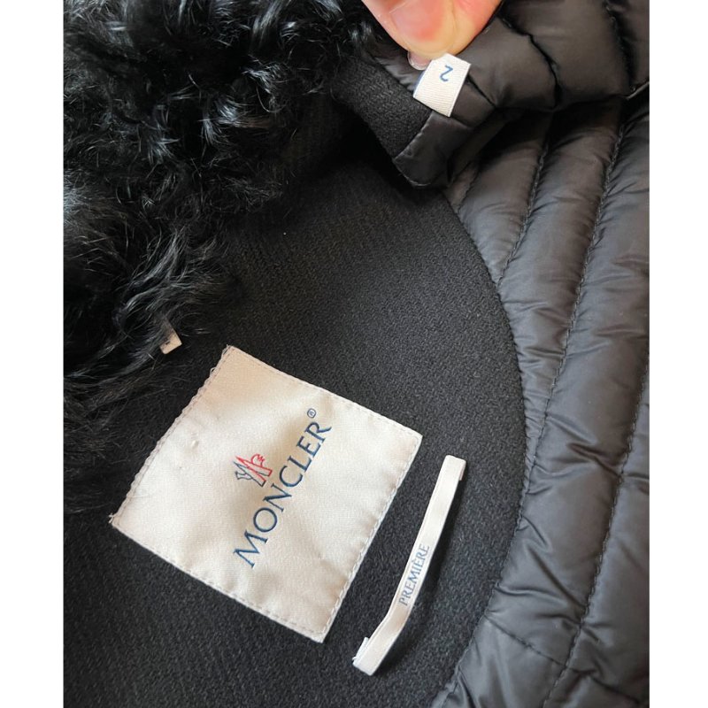 MONCLER 黑色毛領A字羽絨長版大衣 2/M-16