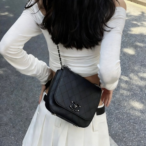 Chanel 口蓋鏈條包黑金牛皮17*16*5 98新配件塵袋