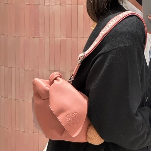 Loewe 全皮兔子包 裸粉色 銀扣 12*17*9 99新配件塵袋