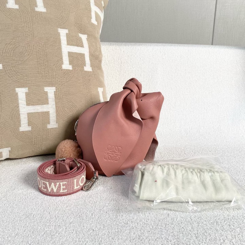 Loewe 全皮兔子包 裸粉色 銀扣 12*17*9 99新配件塵袋-2