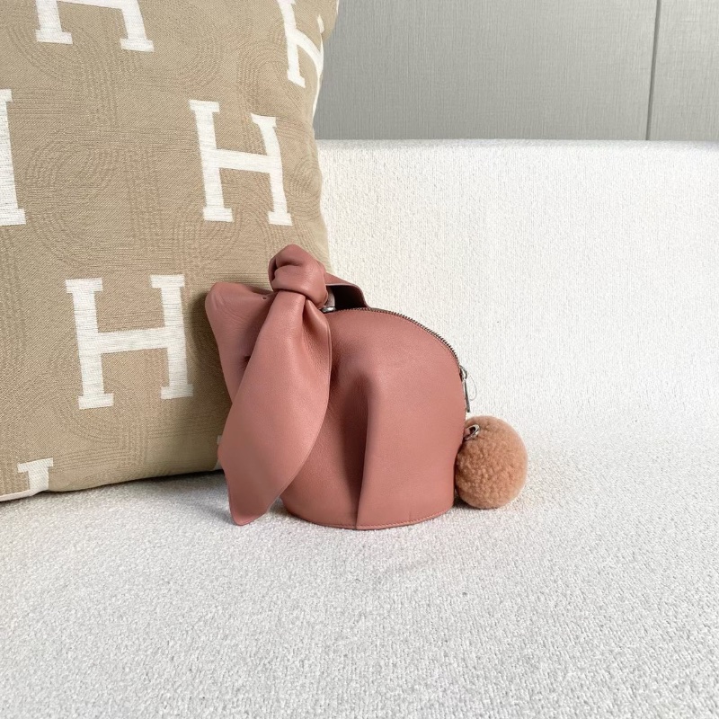 Loewe 全皮兔子包 裸粉色 銀扣 12*17*9 99新配件塵袋-4