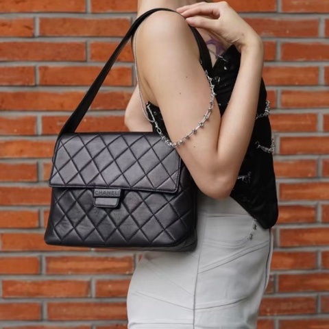 Chanel中古翻蓋插口肩背包黑色羊皮25*21*9 98新配件塵袋保卡