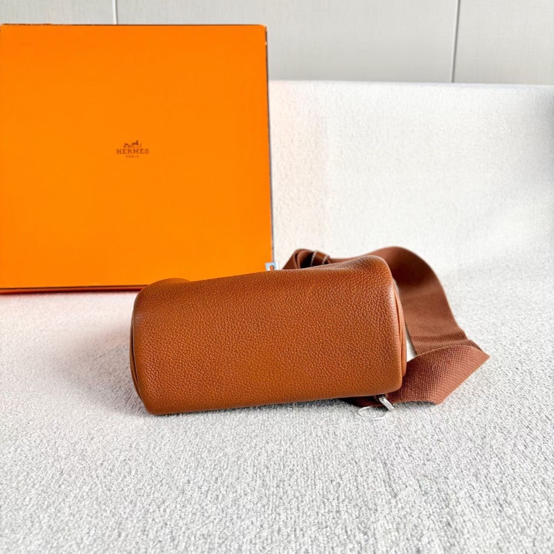 Hermes Hac a Dos胸包金棕 銀扣馬鞍皮18*27*9 98新配件鑰匙*2 鎖塵袋-4